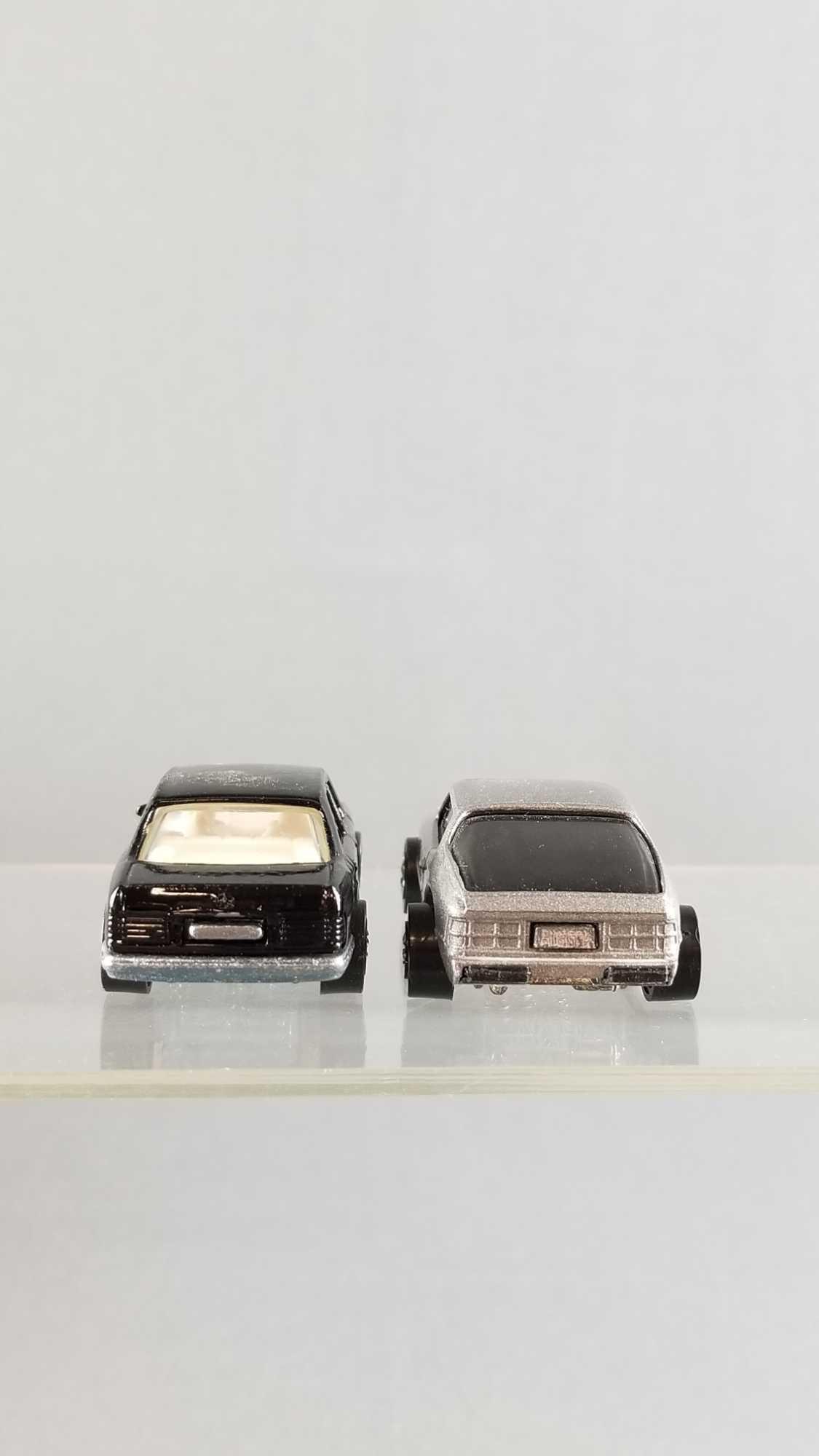 Group of 2 Hot Wheels die cast vehicles