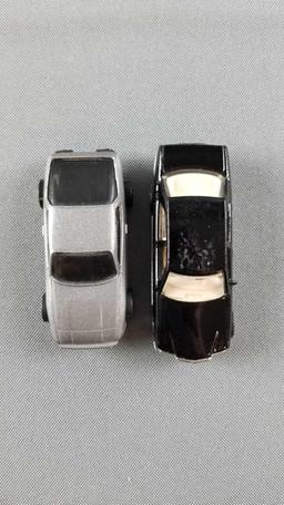 Group of 2 Hot Wheels die cast vehicles