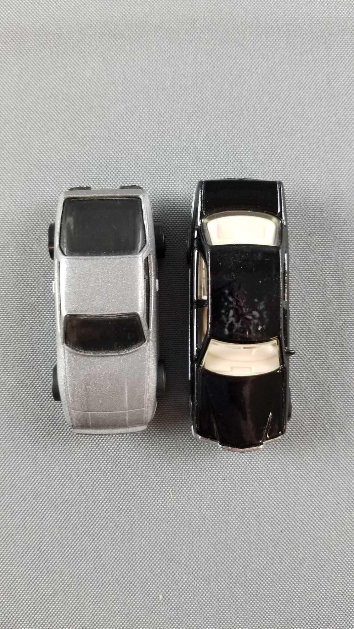 Group of 2 Hot Wheels die cast vehicles