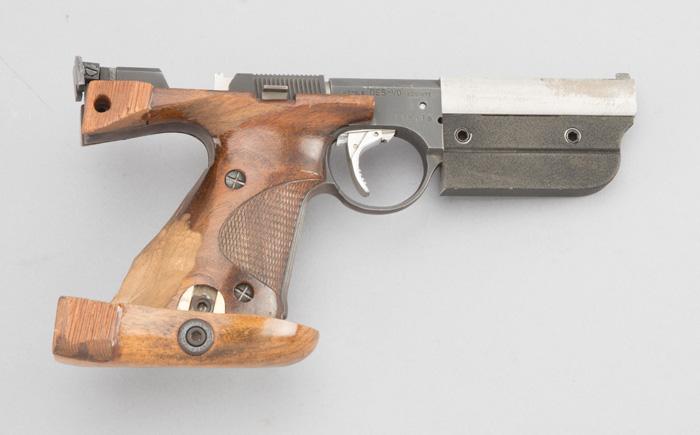 Unique, Semi-Automatic Target Pistol, Model "DES-VO", .22 SHORT caliber, SN 715079, 5 1/2" barrel, m