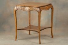 Antique quarter sawn oak Parlor Table, circa 1900-1910, with beautiful carved skirt and serpentine 2
