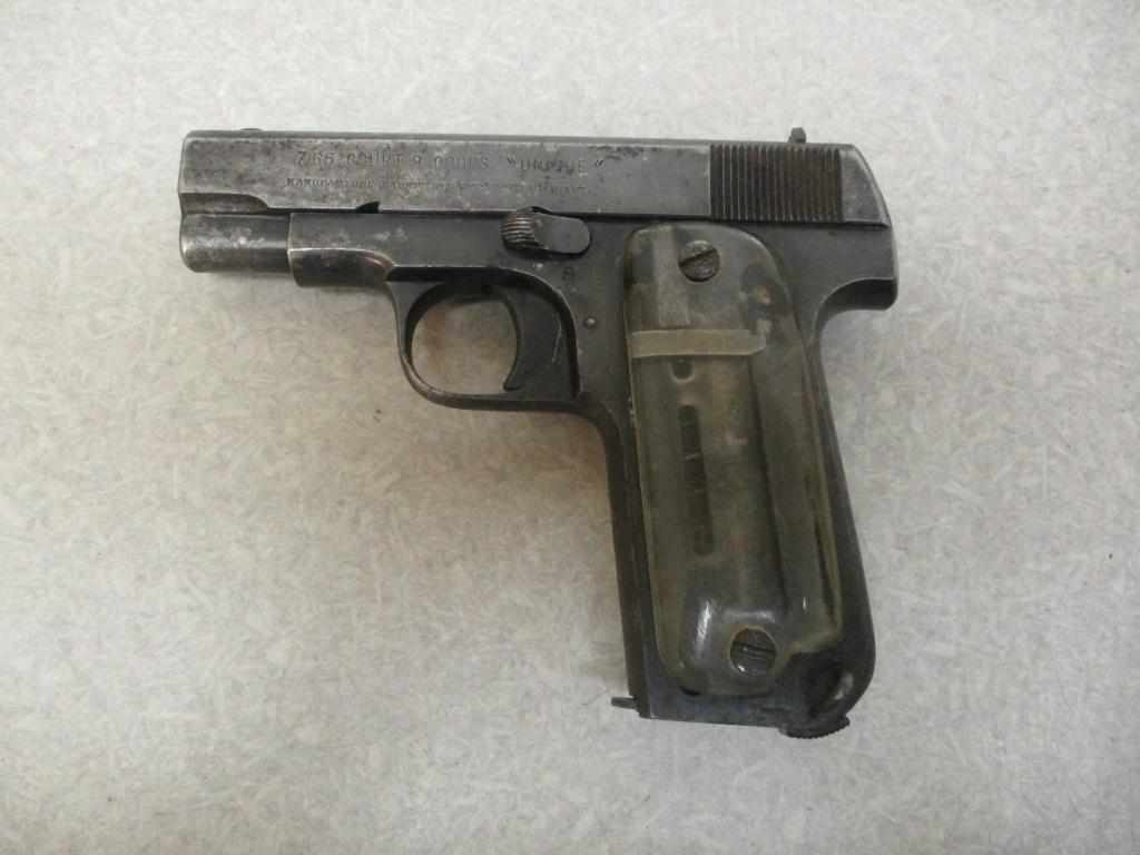 Armes Mfg mod. Unique 7.65 Court semi auto pistol clear grips w/mag & holst