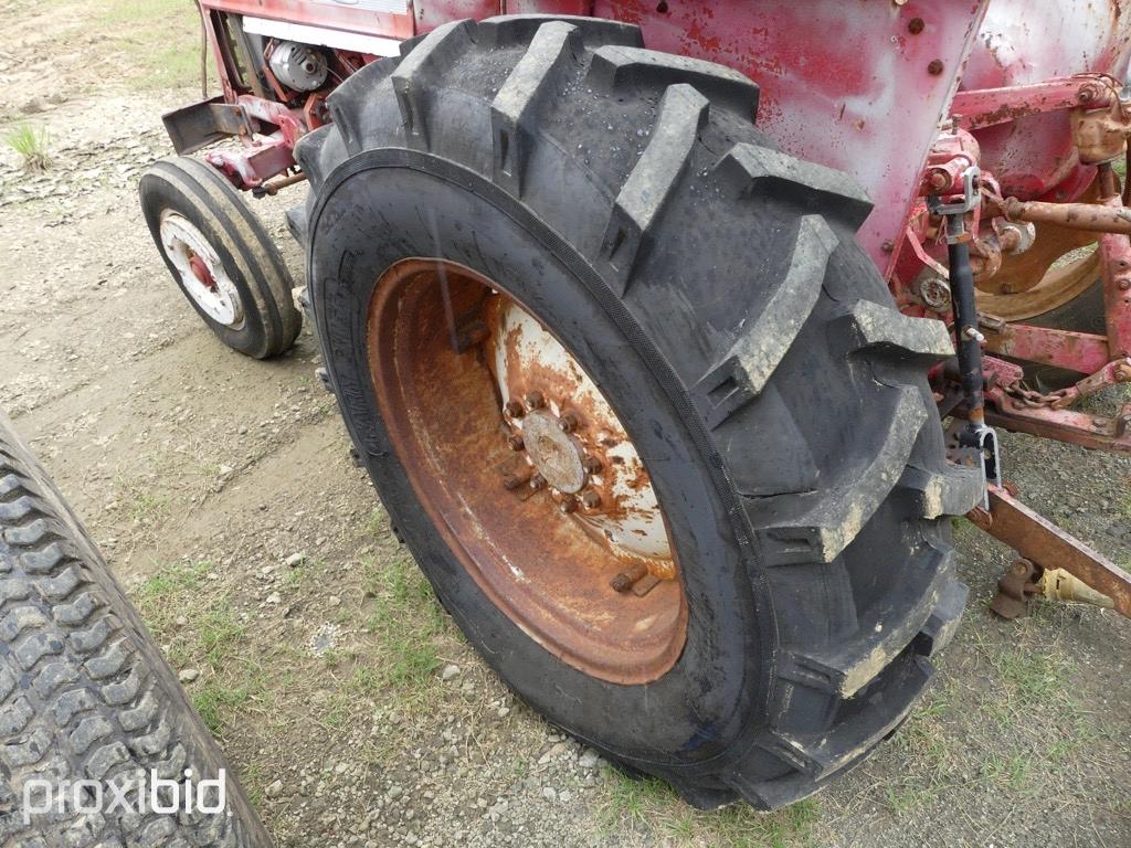 INTERNATIONAL 454 TRACTOR