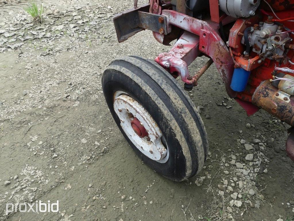 INTERNATIONAL 454 TRACTOR