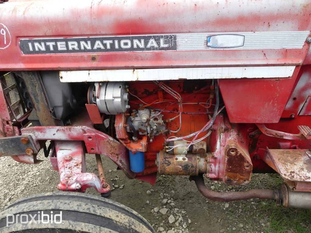INTERNATIONAL 454 TRACTOR