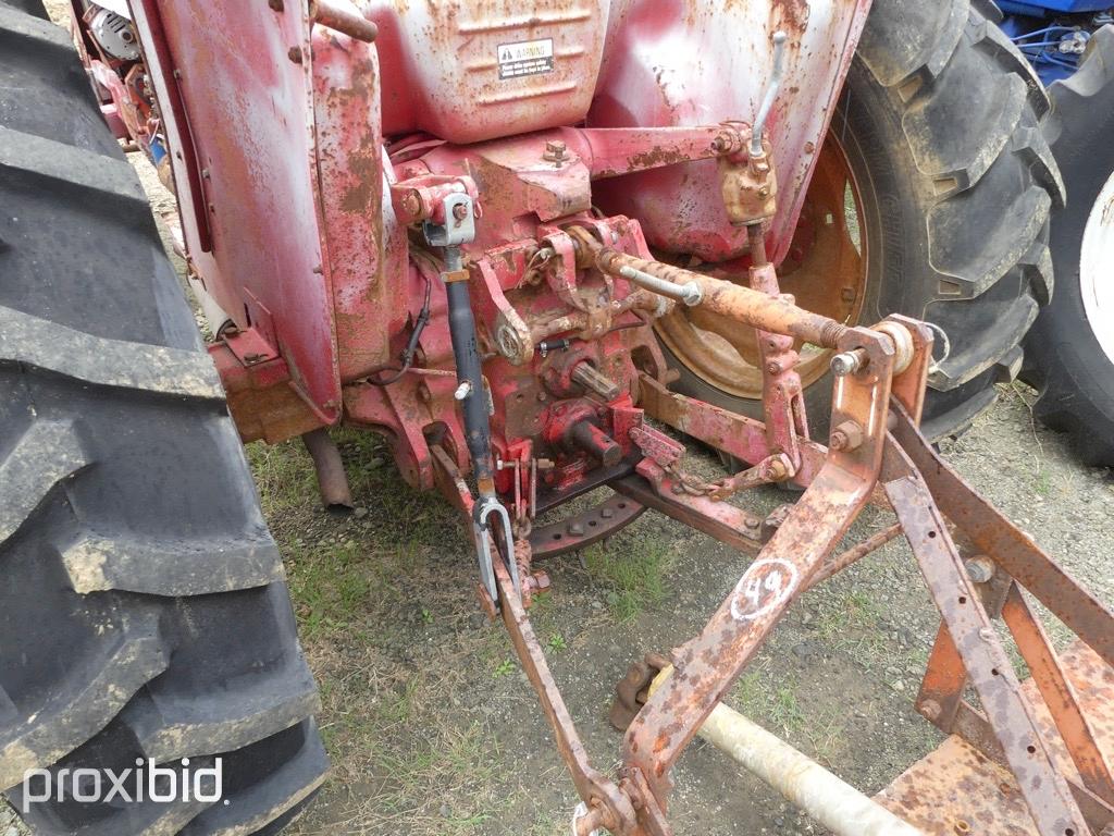 INTERNATIONAL 454 TRACTOR