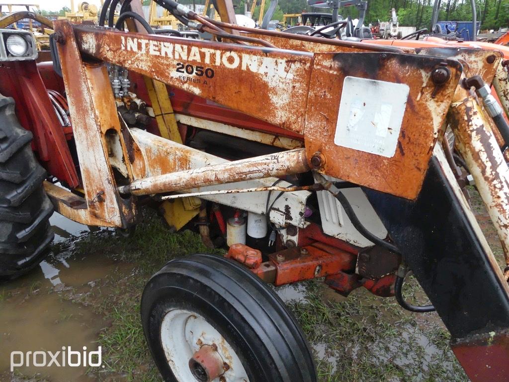 INTERNATIONAL 574D TRACTOR