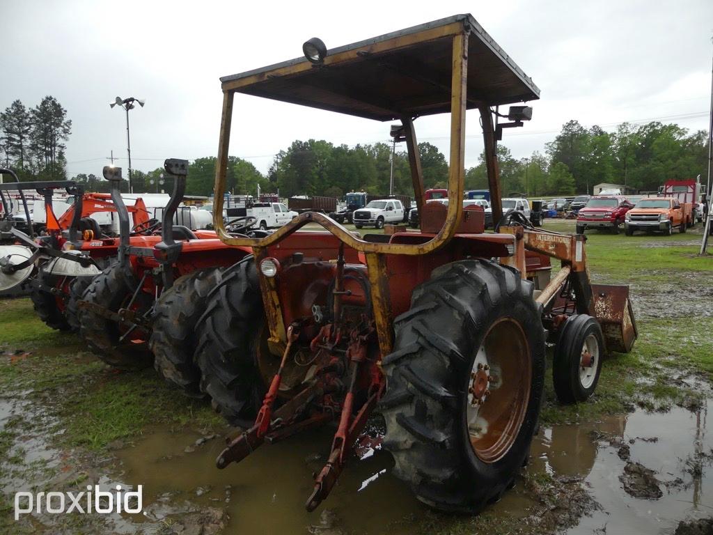 INTERNATIONAL 574D TRACTOR
