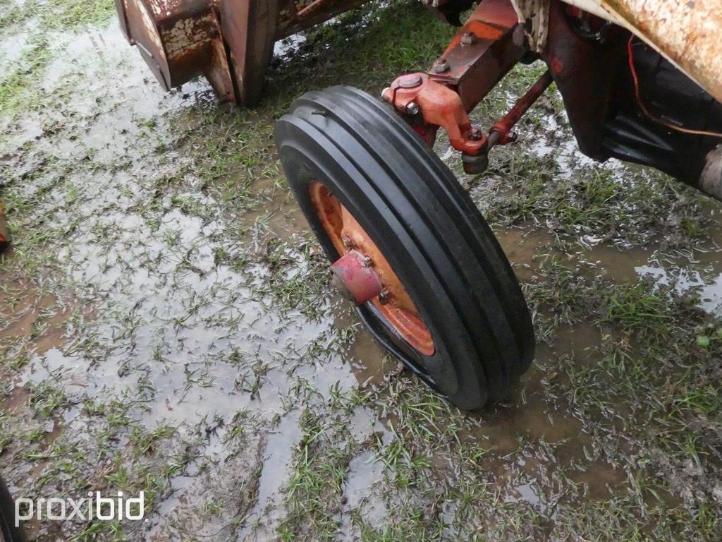 INTERNATIONAL 574D TRACTOR