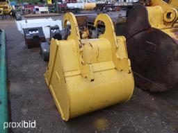 CAT EXCAVATOR BUCKET