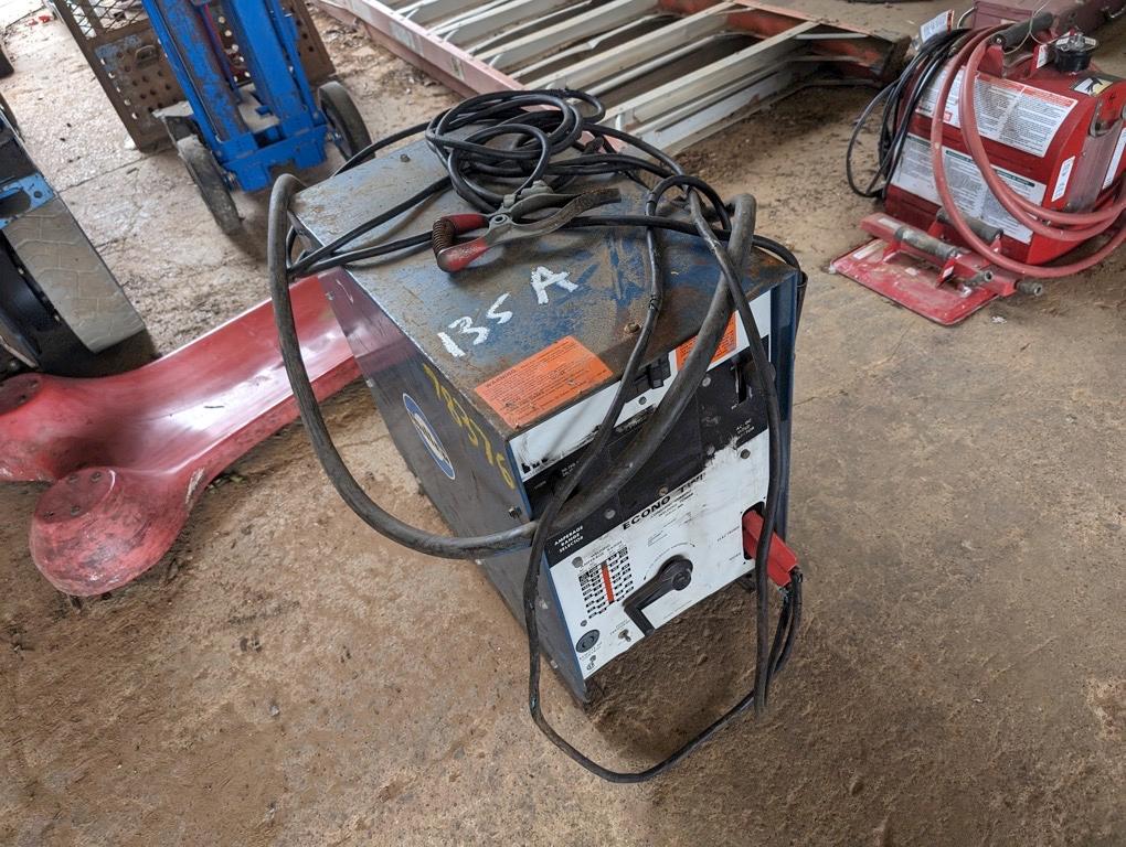 MILLER WELDER W/LEADS