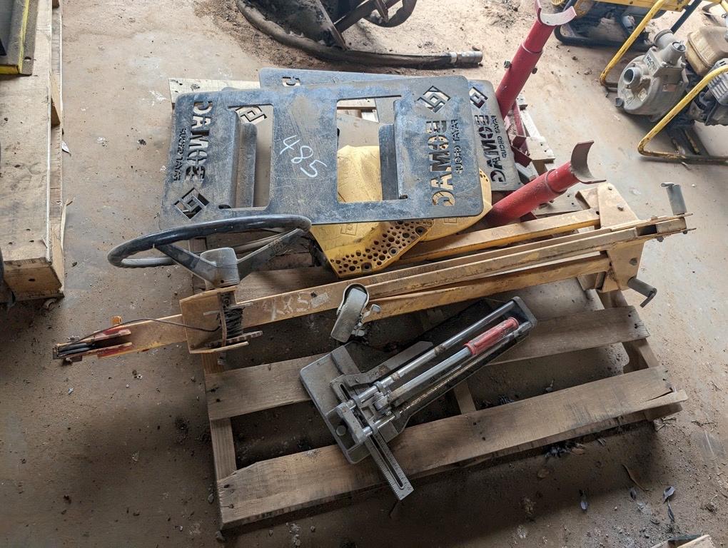 PALLET W/MISC