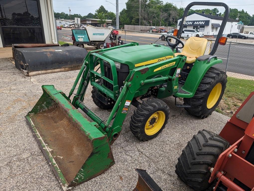 JOHN DEERE 3038E TRACTOR