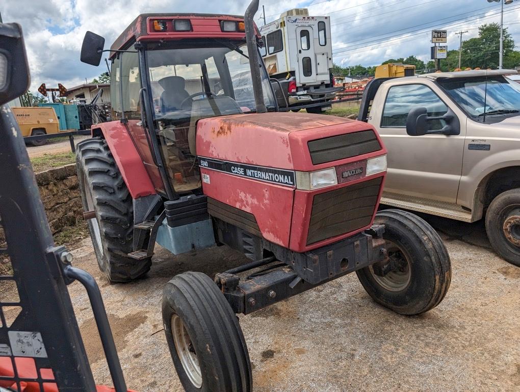CASE IH 5240 TRACTOR