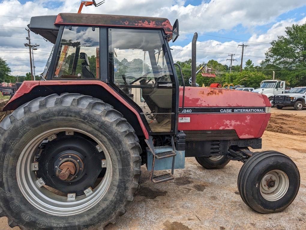 CASE IH 5240 TRACTOR