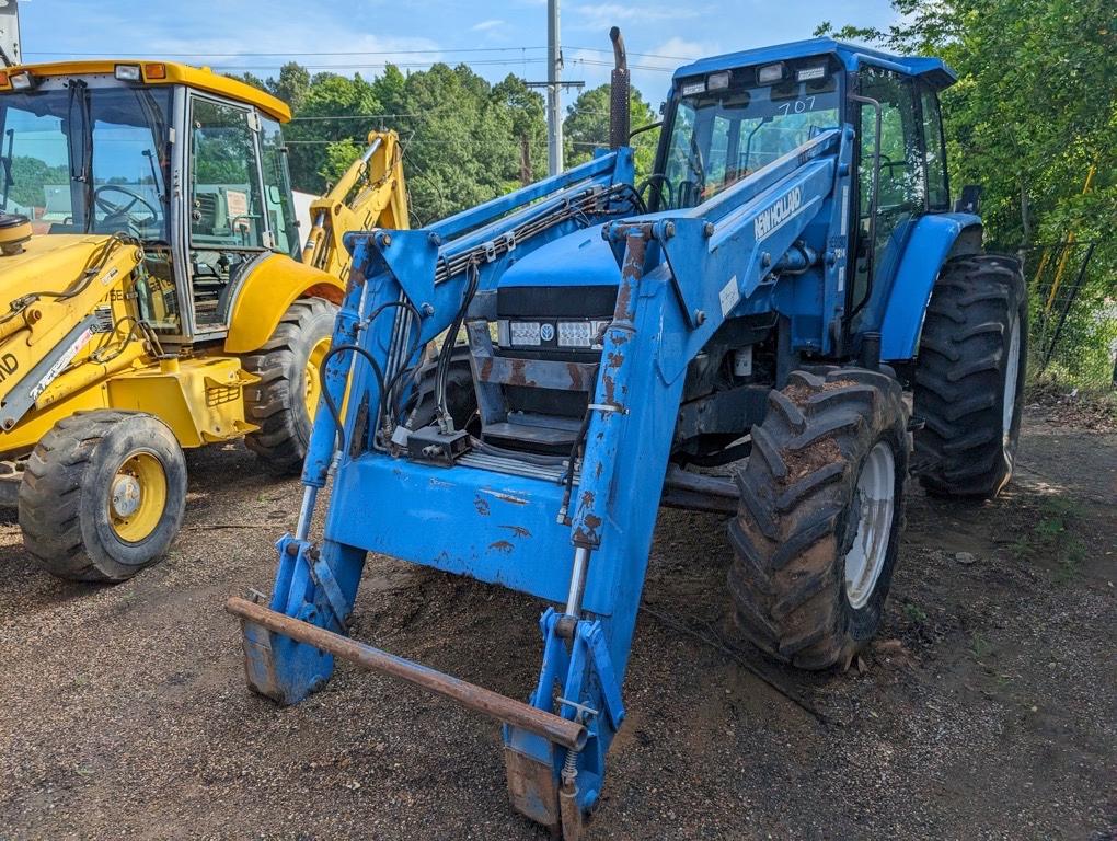 NEW HOLLAND 8260 TRACTOR