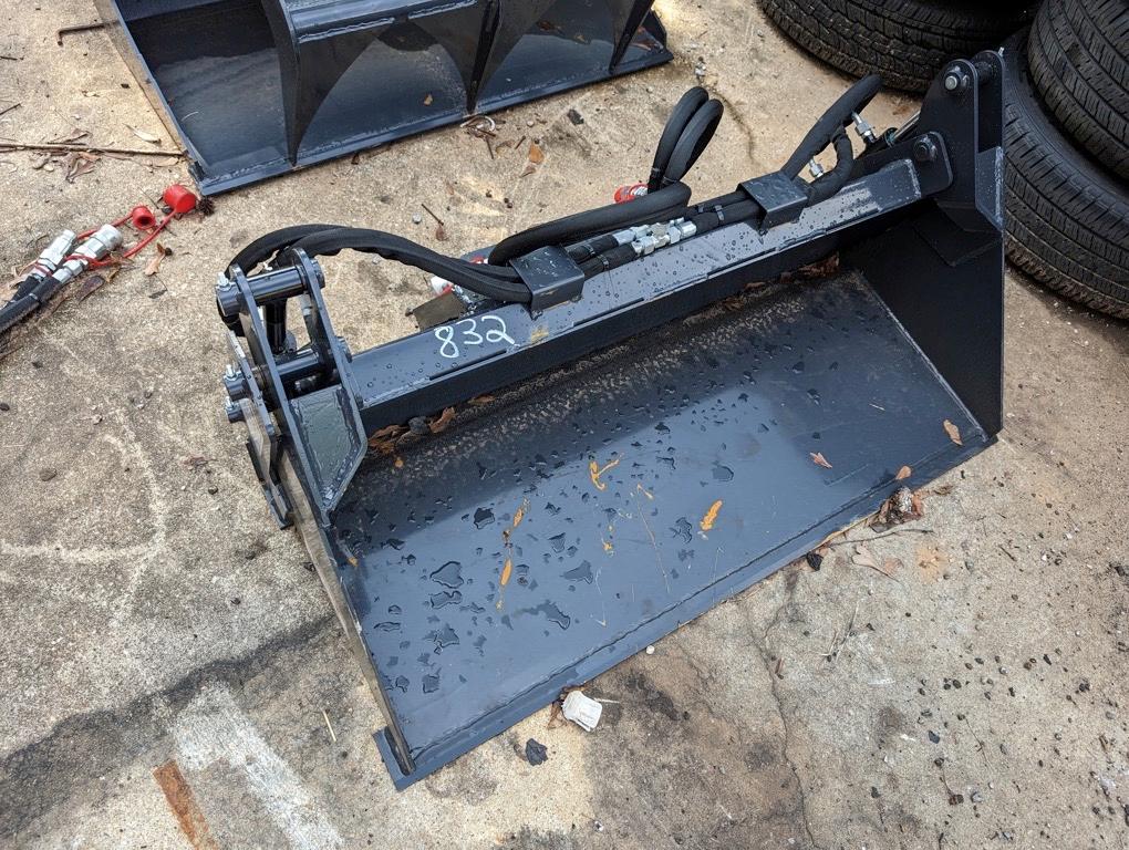 QUICK ATTACH SKID STEER BUCKET