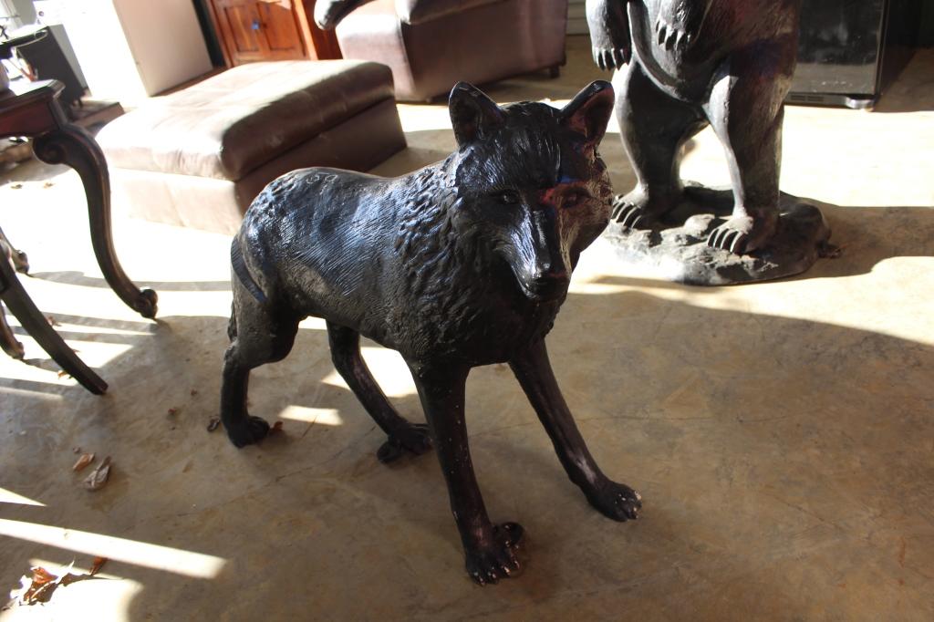 WOLF STATUE