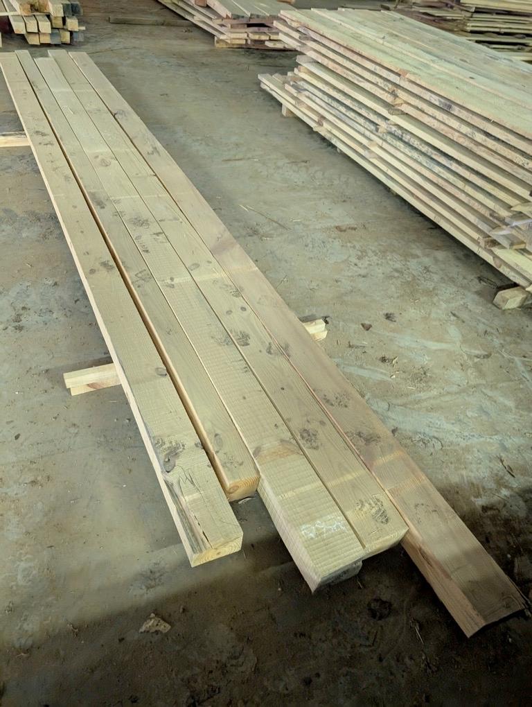 5 WOODEN POSTS 14 FT LONG