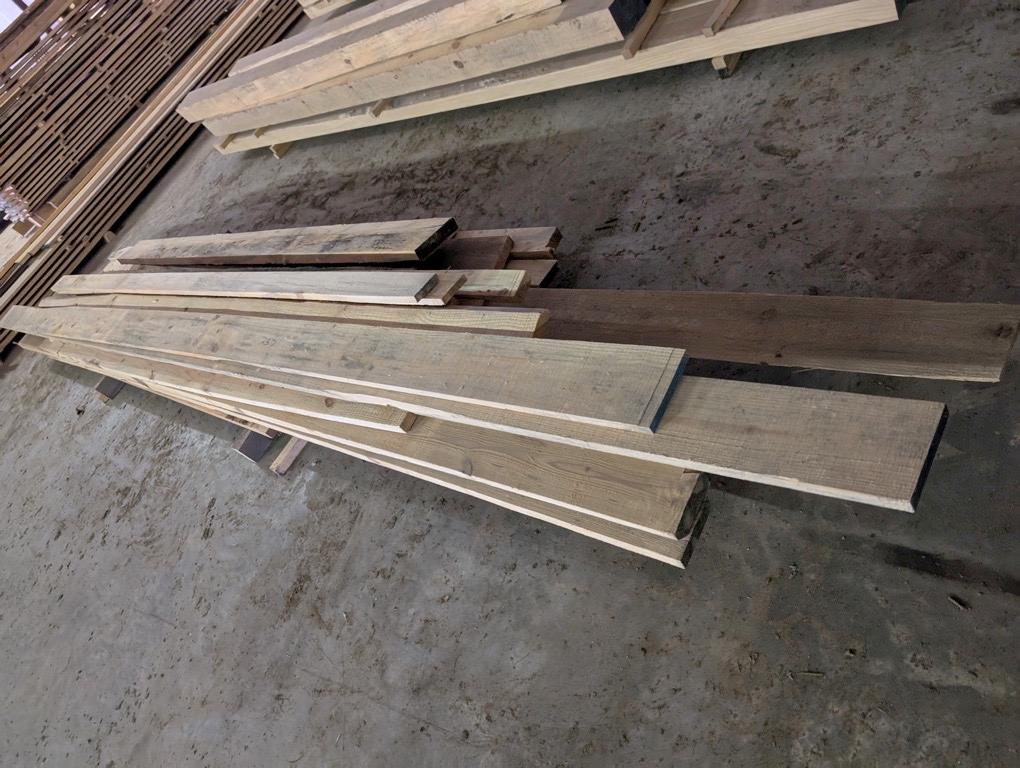 PILE OF LUMBER, APPROX 30 PIECES