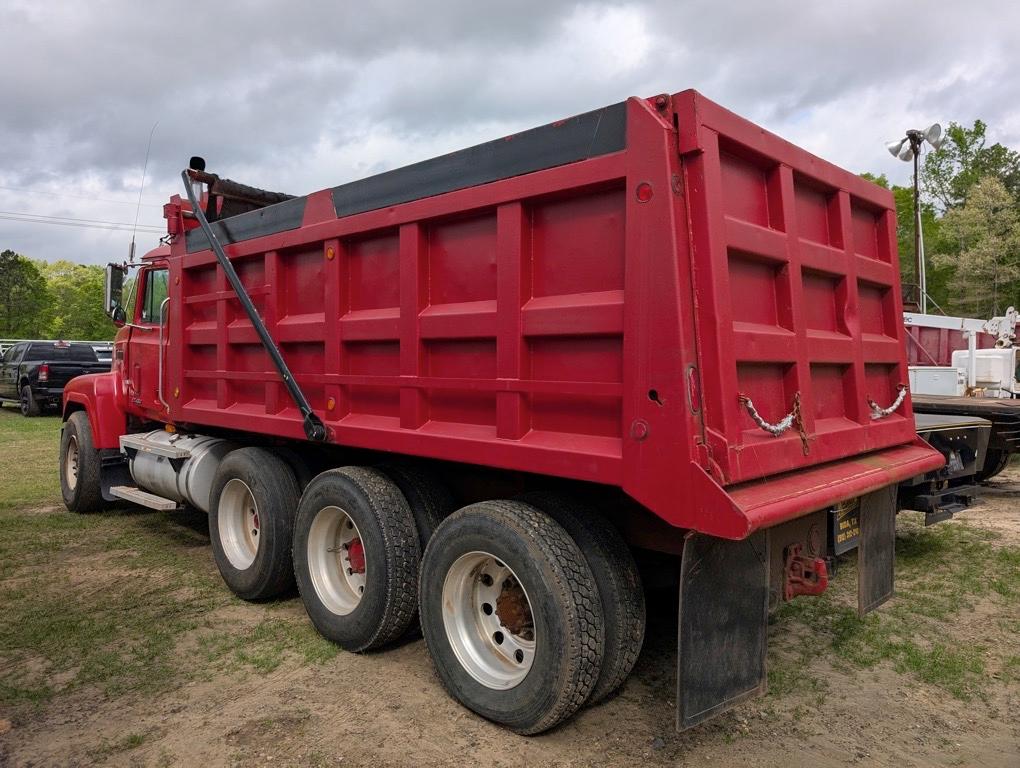 1998 MACK DUMP TRUCK 8 SPEED TRANSMISSION