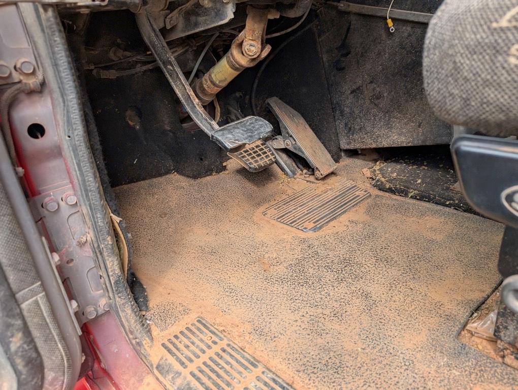1998 MACK DUMP TRUCK 8 SPEED TRANSMISSION