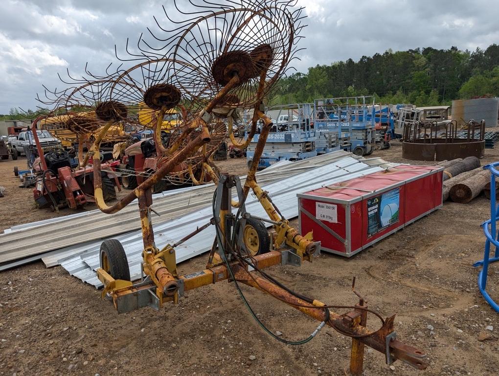 VERMEER 8 WHEEL HAY RAKE