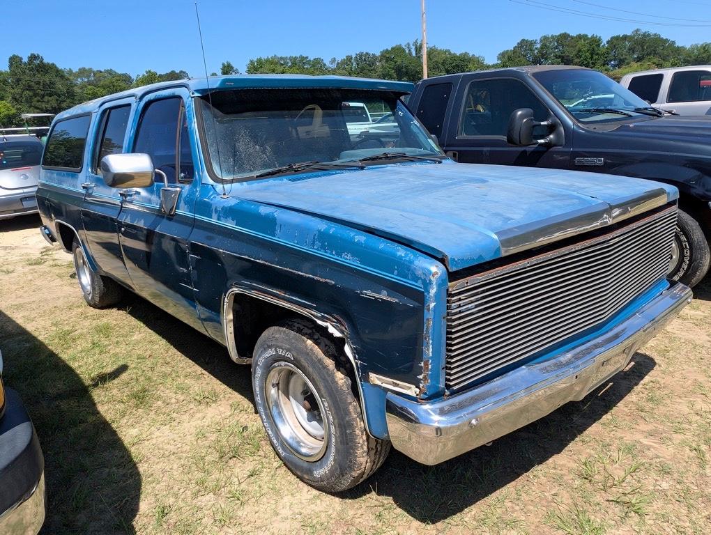 1988 CHEVY SUBURBAN, AUTO, SHOWING 61,295 MIS