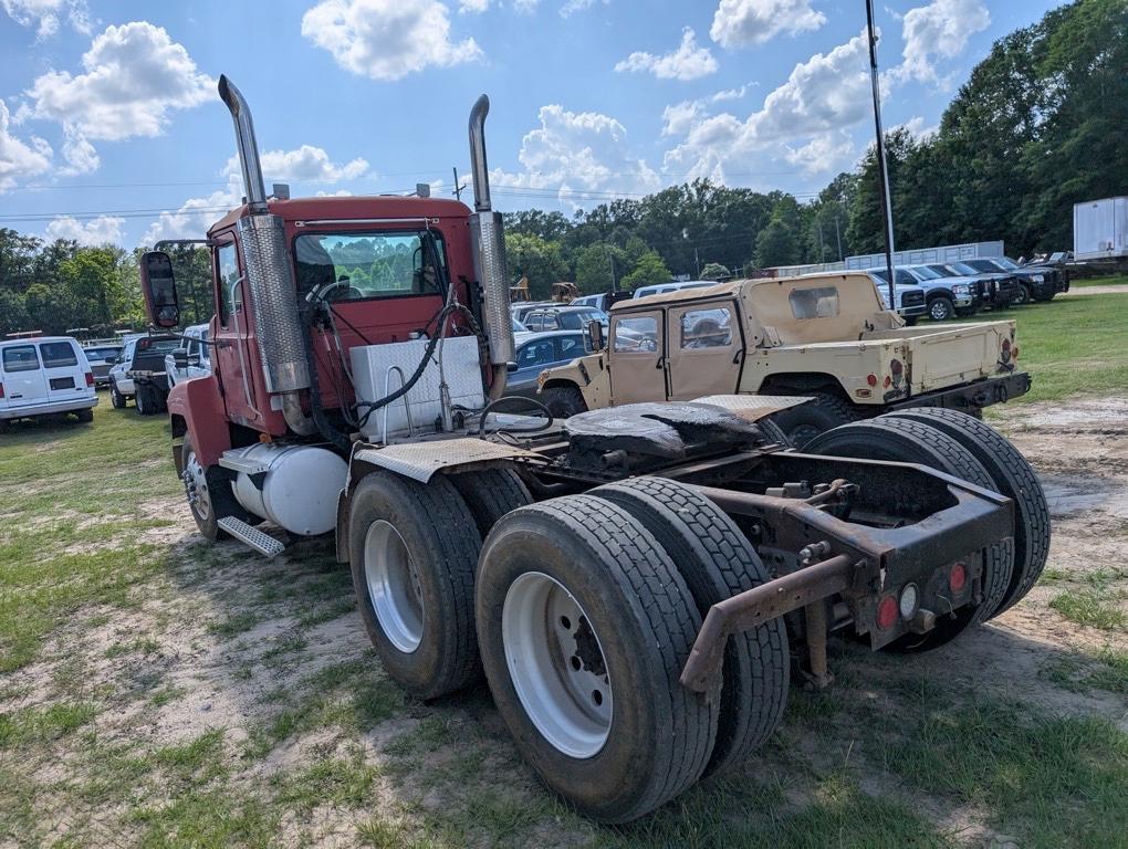 2004 MACK DAY CAB TRUCK