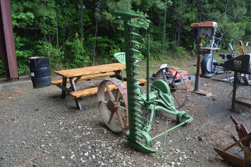 ANTIQUE JOHN DEERE NO 4 HAY CUTTER