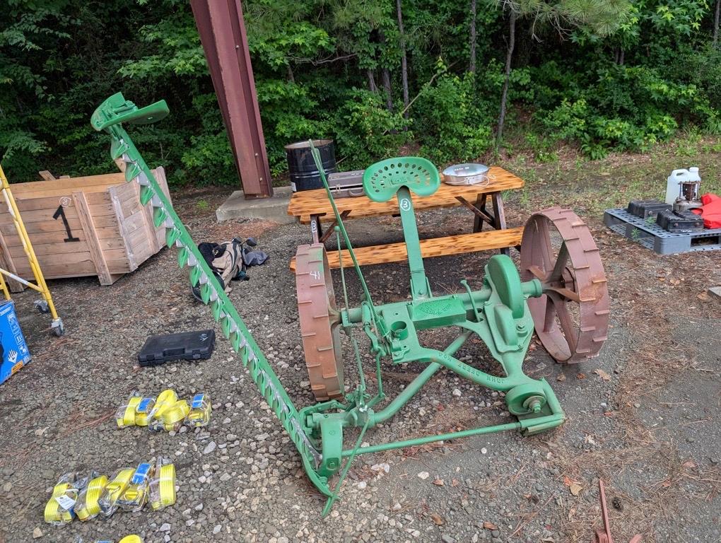 ANTIQUE JOHN DEERE NO 4 HAY CUTTER