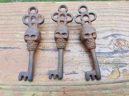 3 Gothic Castle Dungeon Cast Iron Metal Skulls Heads Skeleton Keys