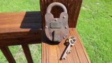 Cast Iron Alcatraz San Francisco Death Row Prison Cell Lock Padlock & Keys Heavy Solid Jail Lock