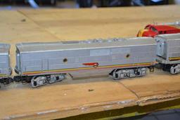 Lionel O Gauge GP7 ABA Display, 3 Engines, 5 Passenger Cars, Including rare Railway Express Car #530