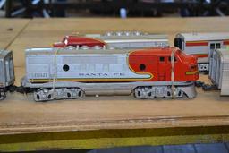 Lionel O Gauge GP7 ABA Display, 3 Engines, 5 Passenger Cars, Including rare Railway Express Car #530