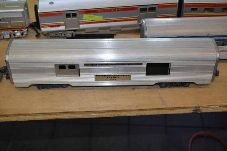 Lionel O Gauge GP7 ABA Display, 3 Engines, 5 Passenger Cars, Including rare Railway Express Car #530