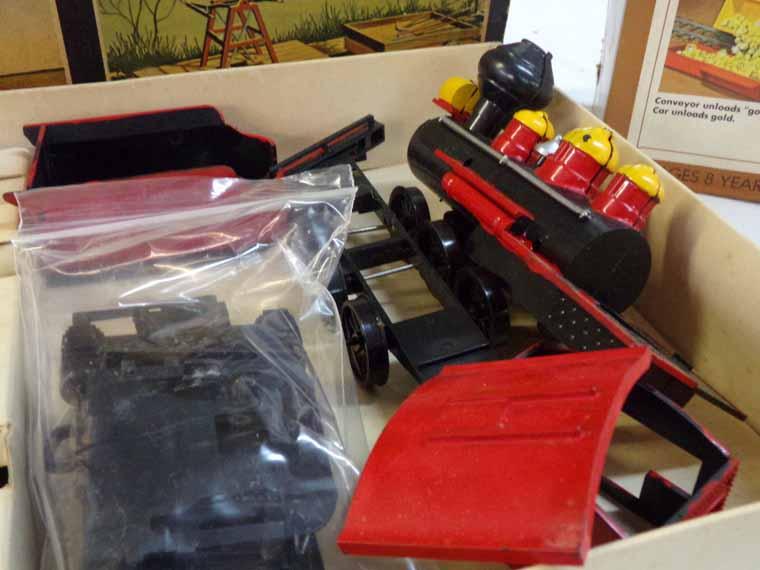 AMT M113 Space ACAV, Tyco Clementine Operating Gold Mine & Dump Car Set & 4 Historic Locomotive Hobb