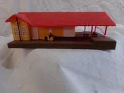Lot of 2 structures: one N scale grovemont & a detailed train station w/wiring