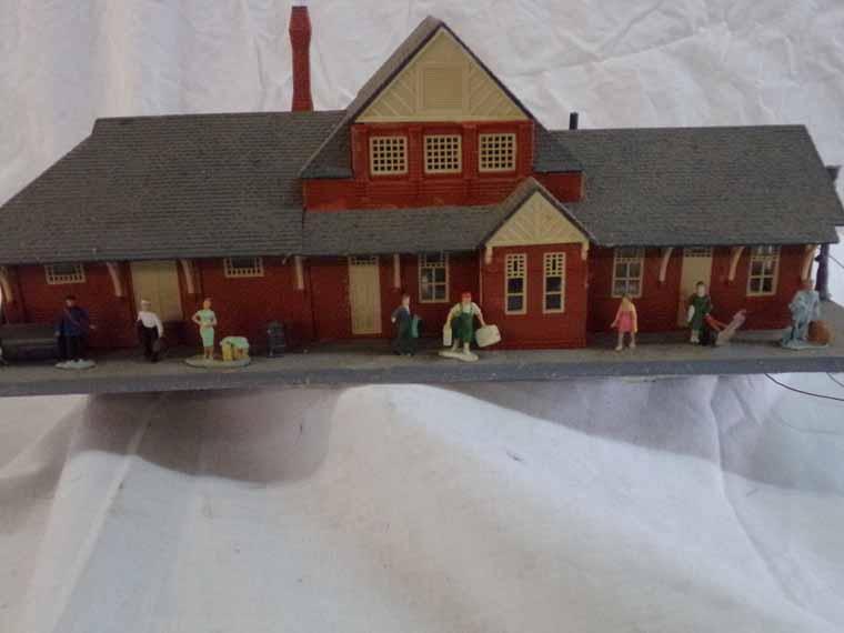 Lot of 2 structures: one N scale grovemont & a detailed train station w/wiring