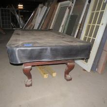 Pool Table w/pool sticks/balls & accessories