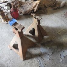 Set of jack stands