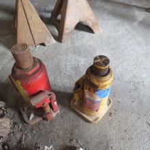 Set of bottle jacks