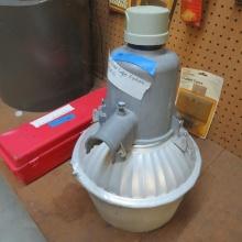 Outdoor industrial light fixture