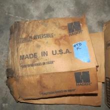 One Box of Reversible Hinges