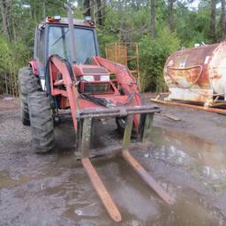 CASE 4230 MFWD w/Loader & Forks