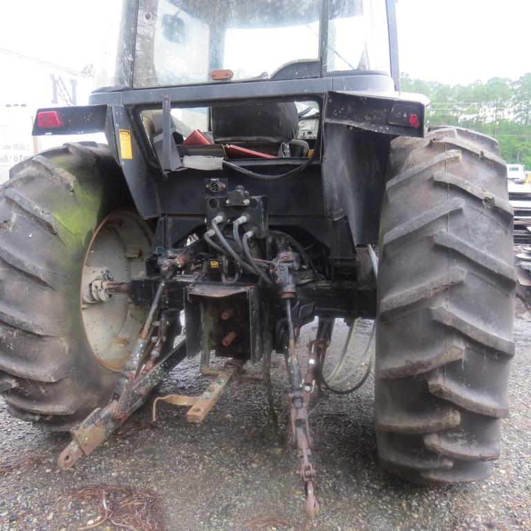 CASE 4230 MFWD w/Loader & Forks