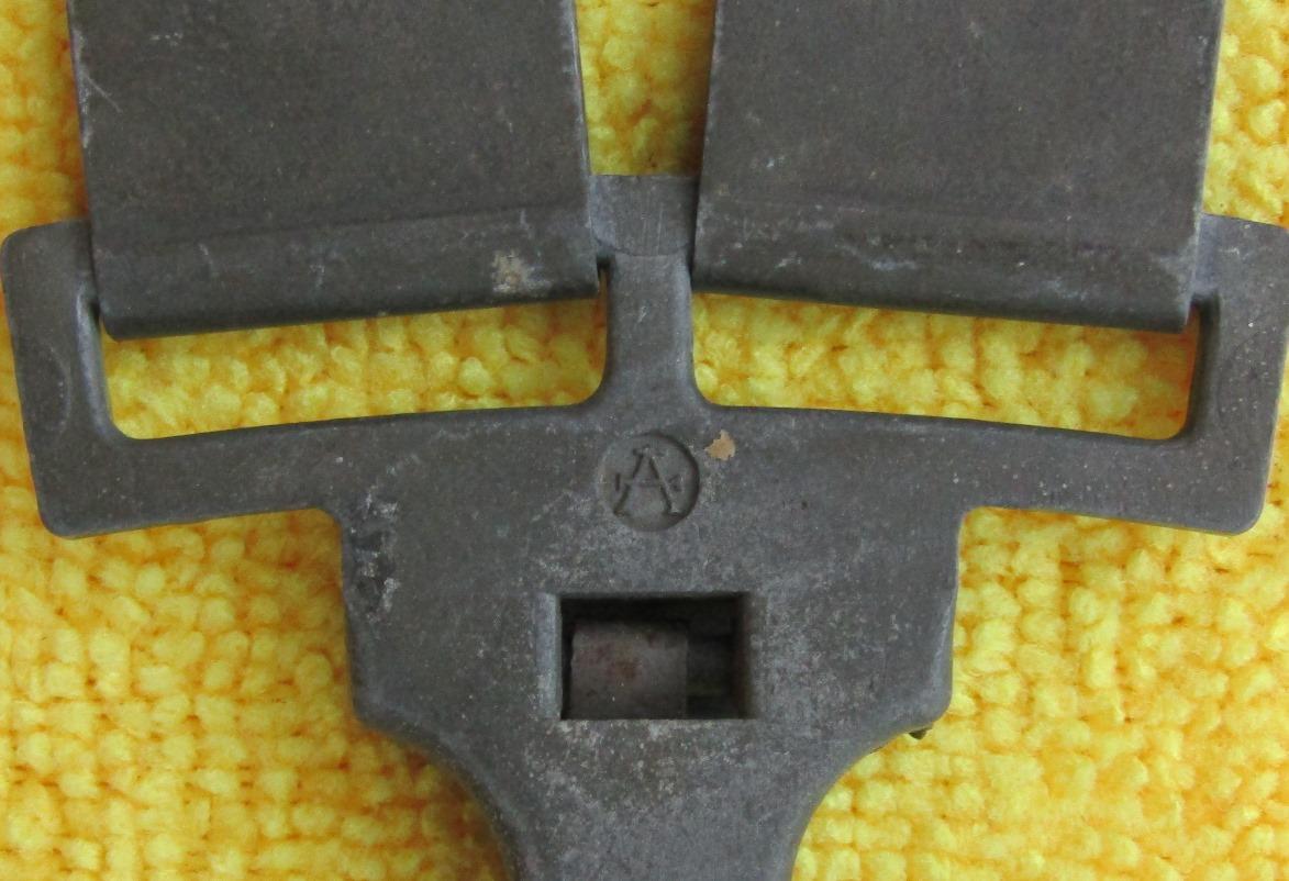 Luftwaffe Officer's 2nd Model Deluxe Dagger Hanger By ASSMANN