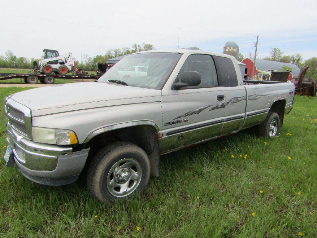 1999 Dodge 1500 Half Ton SLT 4 X 4 Pickup, Long Bos, Extended Cab, Gas V8,