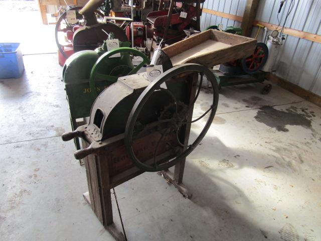 477. Hocking Valley # 14R Standing Corn Sheller