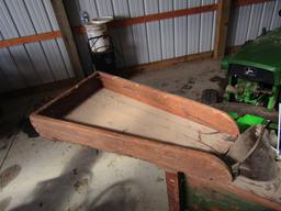 477. Hocking Valley # 14R Standing Corn Sheller